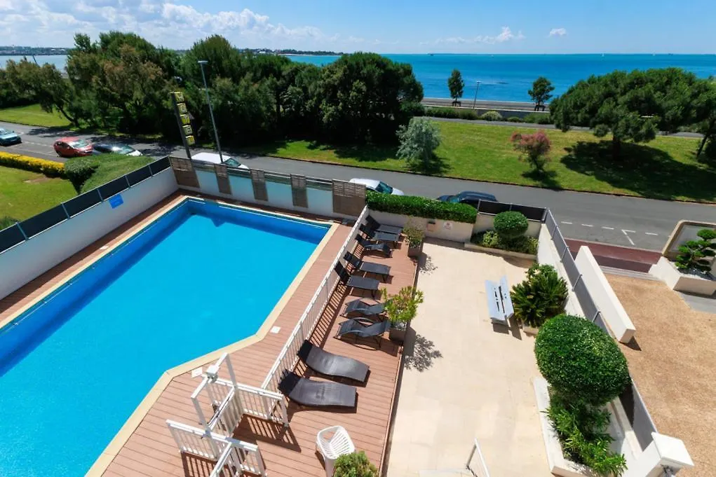 Logis Hotel Le Rochelois-1